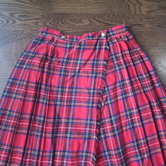 VTG 80' Lady Hazan women's red  Tartan plaid skirt with gold buttons size 14  W - Picture 2 of 7